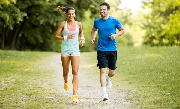 Chạy bộ giúp tăng cường sức khỏe và làm săn chắc cơ bắp