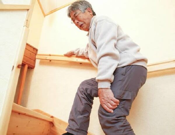 Ghế massage cho người cao tuổi hỗ trợ điều trị đau nhức xương khớp